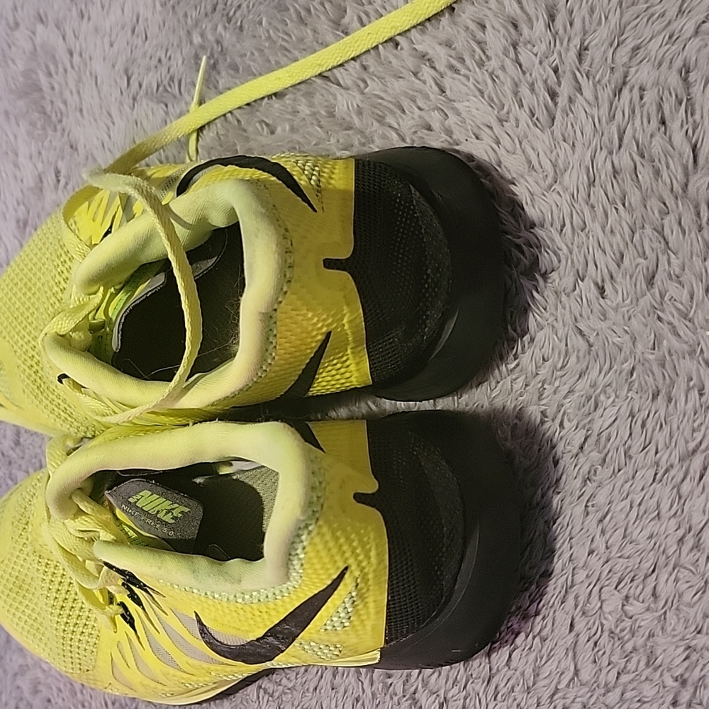 Nikes - Picture 4 of 4